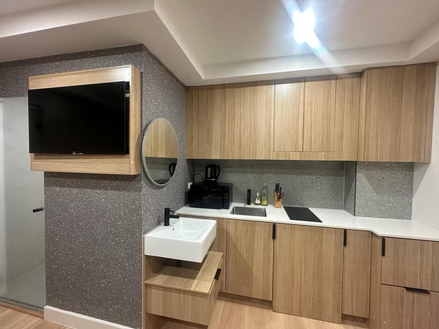 Oak Haven Apartment *