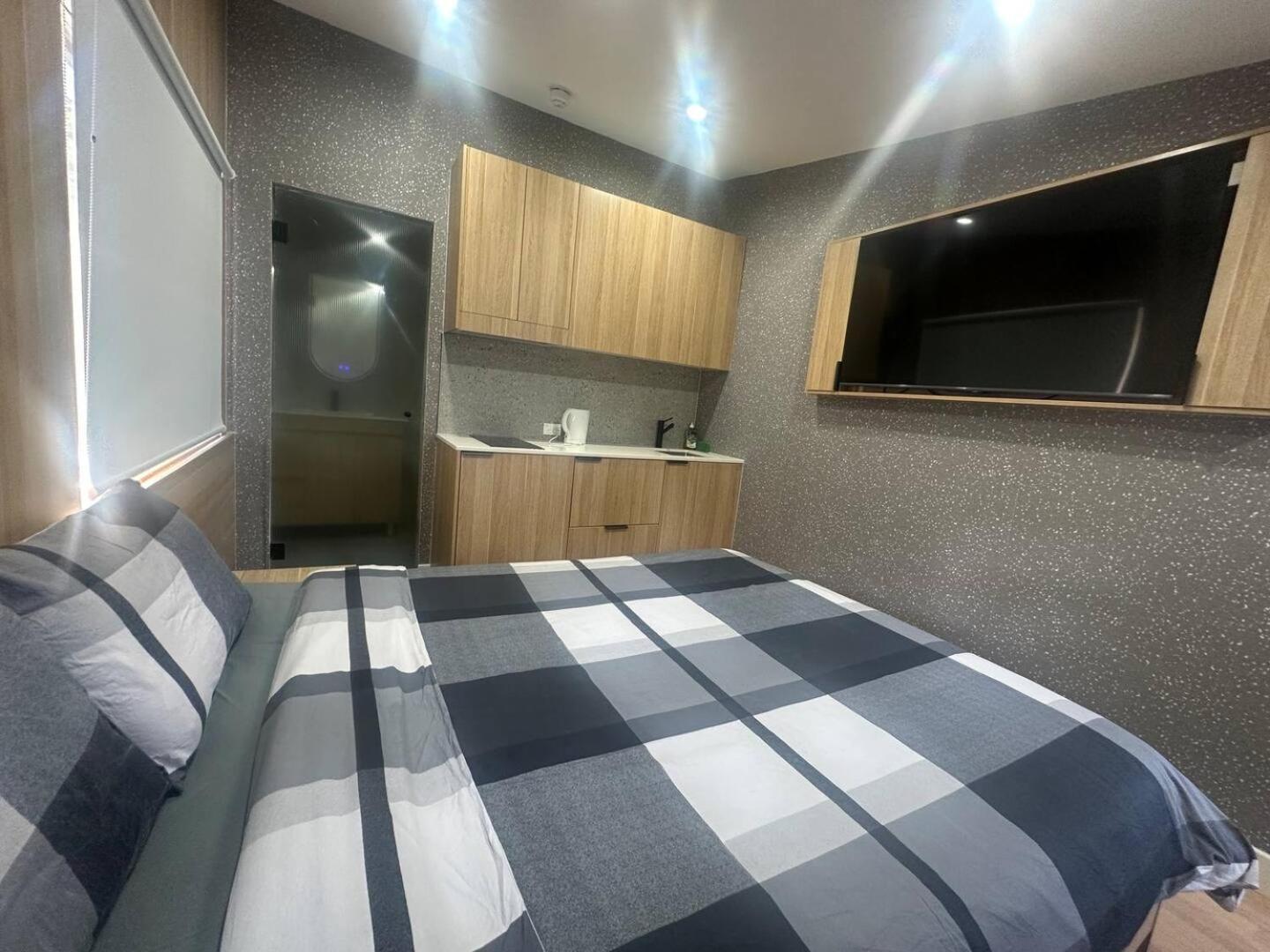 Oak Haven Apartment *