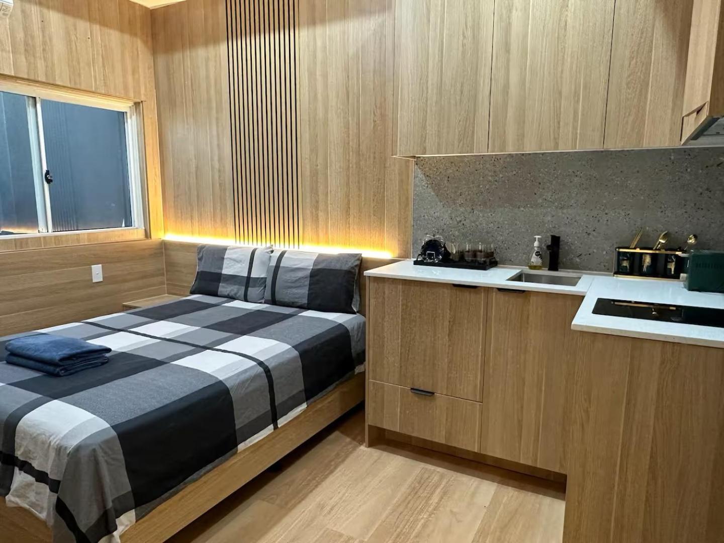 Oak Haven Apartment *
